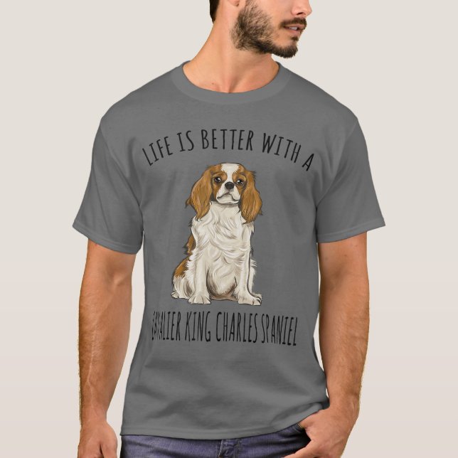 Camiseta A Vida É Melhor Com Um Cavalier King Charles Spani (Frente)