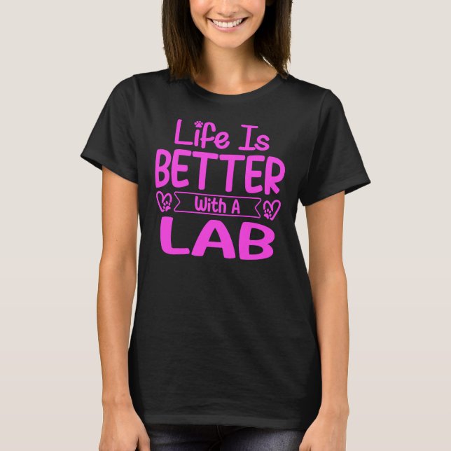 Camiseta A Vida É Melhor Com Um Lab Rosa (Frente)