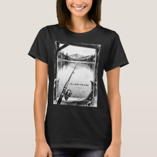 Camiseta A Vida é Melhor com uma Cana – Lago de Pesca Cênic
