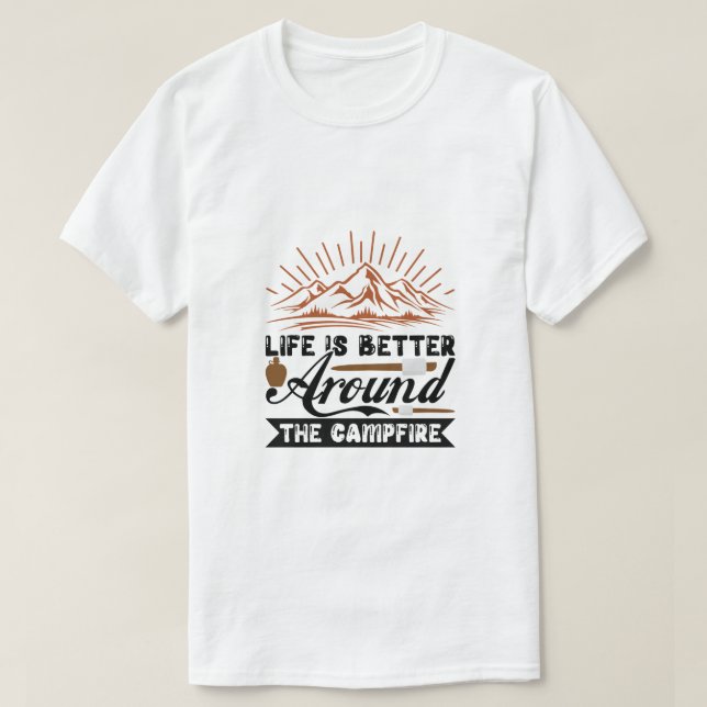 Camiseta A vida é melhor em torno da fogueira  (Frente do Design)