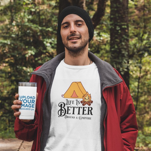 Camiseta A vida é melhor em torno de uma fogueira (Criador carregado)