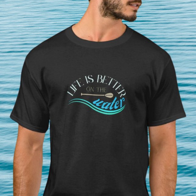 Camiseta A vida é melhor na roupa de água (Criador carregado)