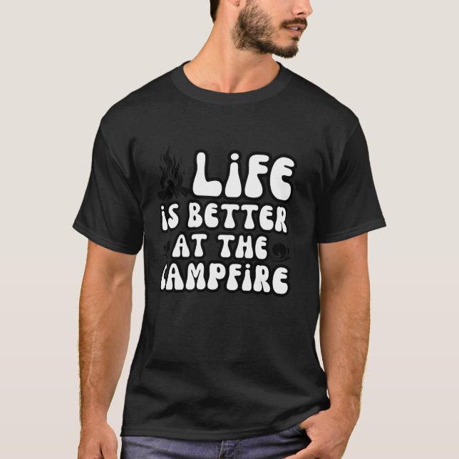 Camiseta A vida é melhor no acampamento de Campfire Groovy (Frente)