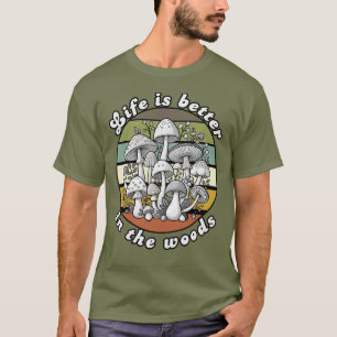 Camiseta A vida é melhor no lago de cogumelos do bosque