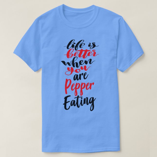 Camiseta A Vida É Melhor Quando Você Come Pimenta 3 (Frente do Design)