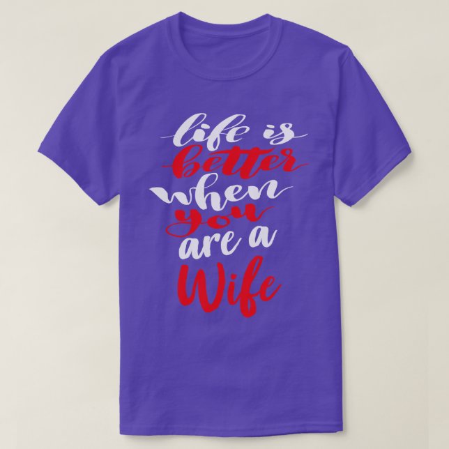 Camiseta A Vida É Melhor Quando Você É Esposa 4 (Frente do Design)
