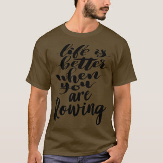 Camiseta A Vida É Melhor Quando Você Está Removendo