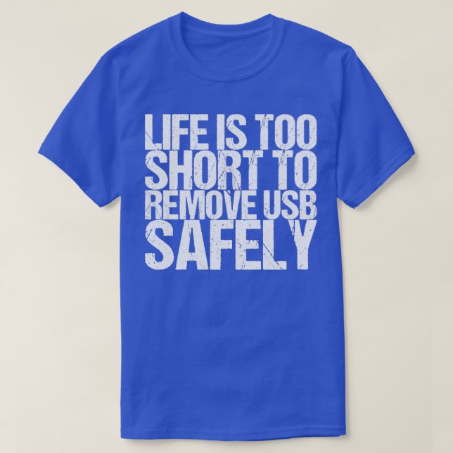 Camiseta A Vida É Muito Curta Para Remover O Usb De Forma S (Frente do Design)