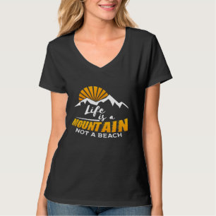 Camiseta A Vida É Um Acampamento De Montanha Subindo