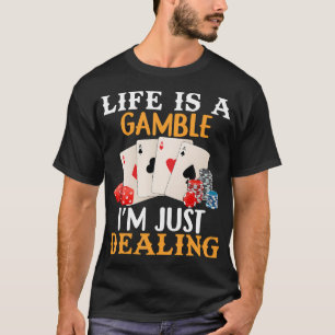 Camiseta A Vida é um Jogo de Azar Estou Apenas Dando Cartas