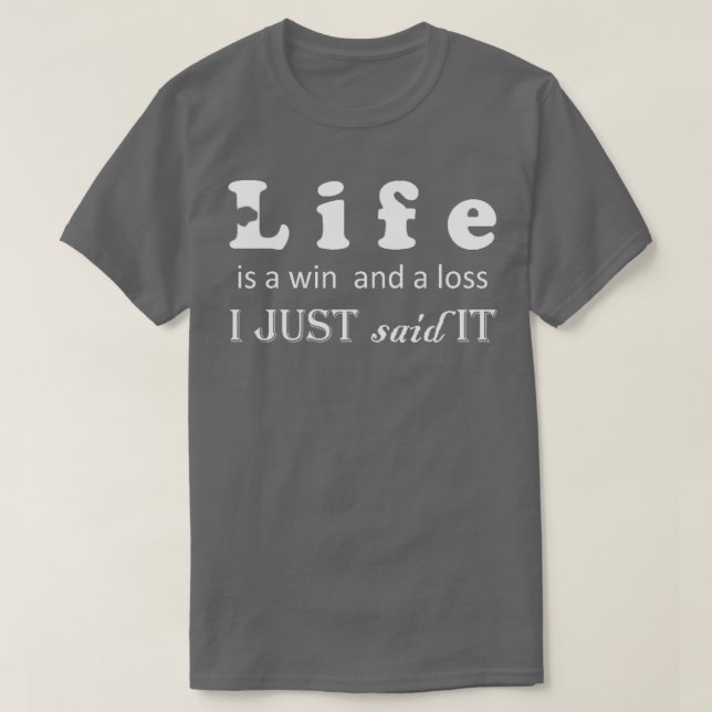 Camiseta A vida é uma vitória e uma perda que acabei de diz (Frente do Design)