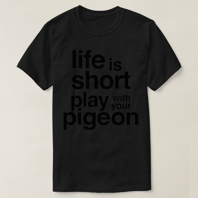 CAMISETA A VIDA ESTÁ CURTA BRINCANDO COM O SEU PIGEON, FELI (Frente do Design)
