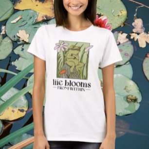 Camiseta A Vida Floresce Por Dentro