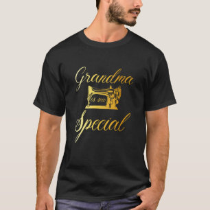 Camiseta A Vovó é Tão Especial Vovó Costureira Máquina de C