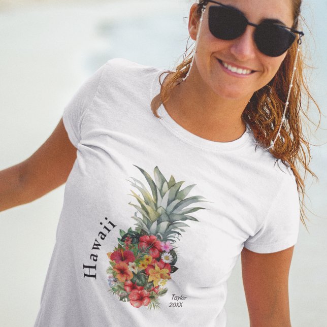 Camiseta Abacaxi tropical do Havaí com flores, nome da famí (Criador carregado)