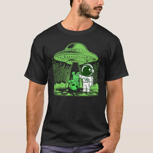 Camiseta Abdução de alienígenas com Astronauta de Cartoon (Frente)