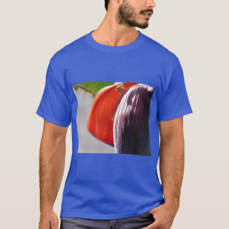 Camiseta Abelha em uma árvore de banana