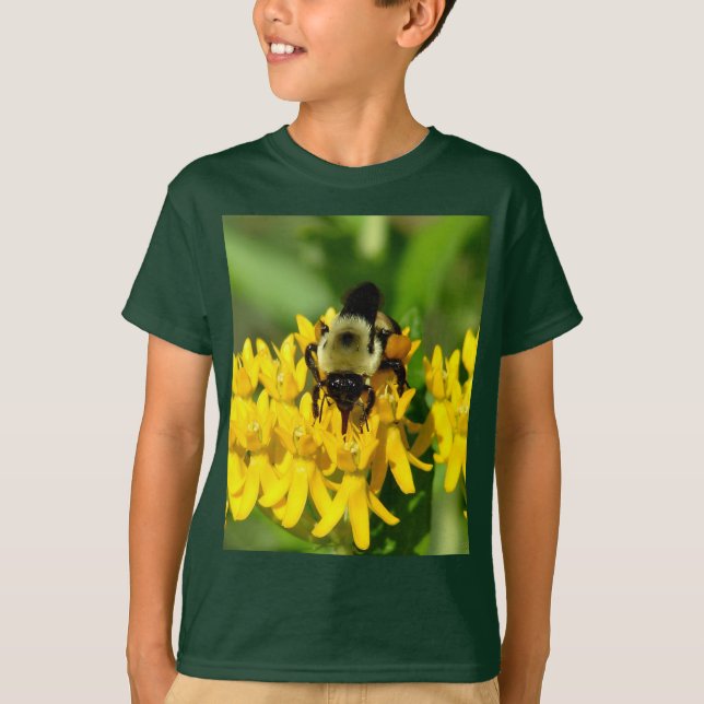 Camiseta Abelha se alimentando de flores silvestres Asclepi (Frente)
