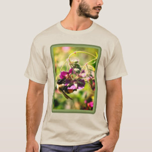 Camiseta Abelhas De Bumble Na Flor