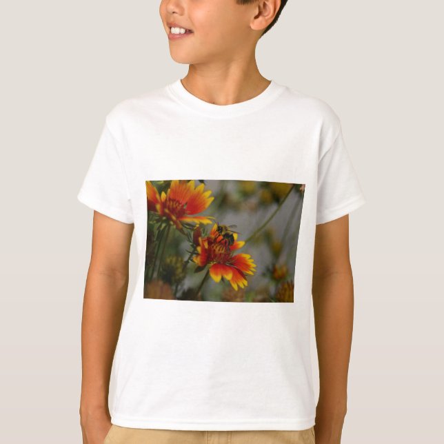 Camiseta Abelhas e Flores (Frente)