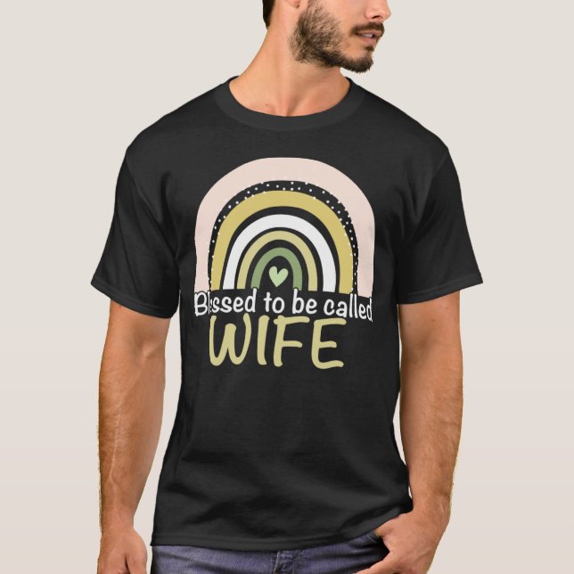 Camiseta Abençoada, Chamada Esposa Boho Arco-Íris Mãe de Da (Frente)