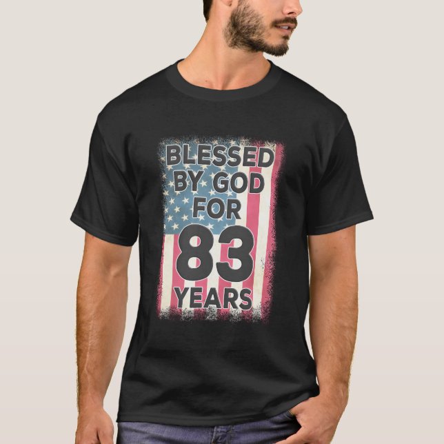 Camiseta Abençoado Por Deus Por 83 Anos De Bandeira America (Frente)