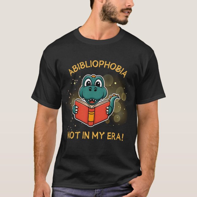Camiseta Abibliofobia Engraçada Lendo Dinossauro Livro Sobr (Frente)