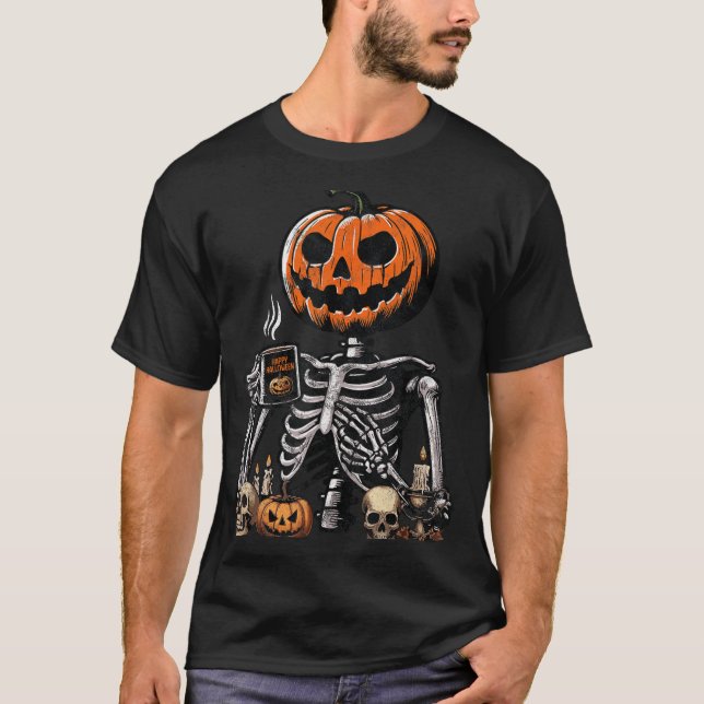 Camiseta Abóbora Esqueleto Café Bebendo Funny Halloween (Frente)