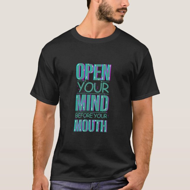 Camiseta Abra sua mente antes da sua boca engraçada (Frente)