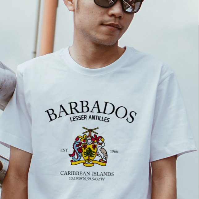 Camiseta Abraçar o Orgulho da Ilha com Bandeira de Barbados (Criador carregado)