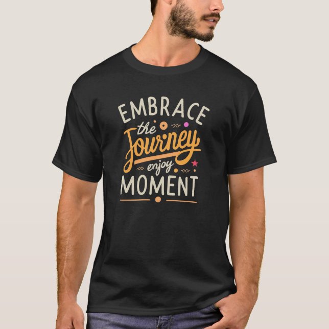 Camiseta Abrace o momento de diversão da viagem (Frente)
