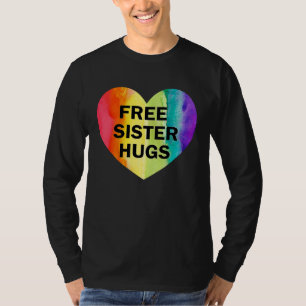 Camiseta Abraços de Irmã Grátis Bandeira LGBT Coração Arco-