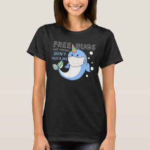Camiseta Abraços Grátis Só Brincando Não Me Toque Engra