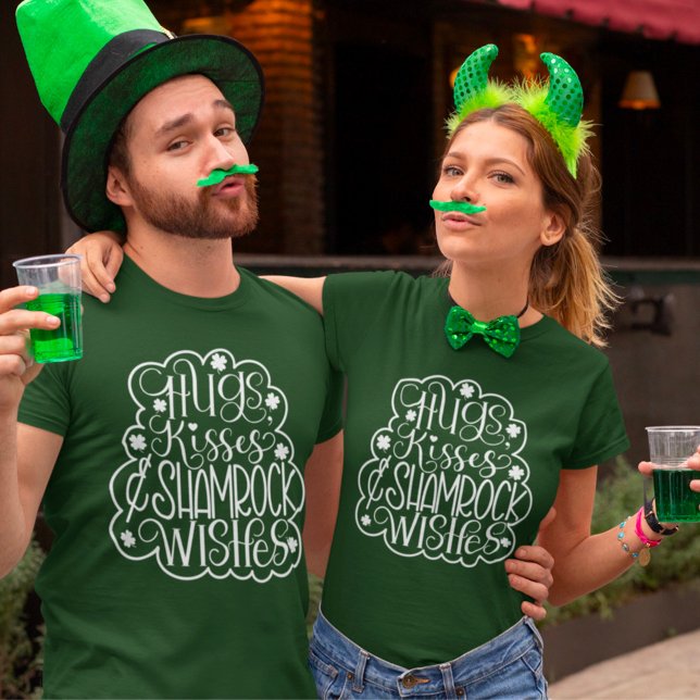 Camiseta Abraços, Kisses e Shamrock desejam Ruas. Dia de Pa (Criador carregado)