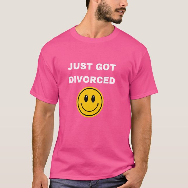 Camiseta Acabei De Ser Divorciado Engraçado Finalmente Divo (Frente)