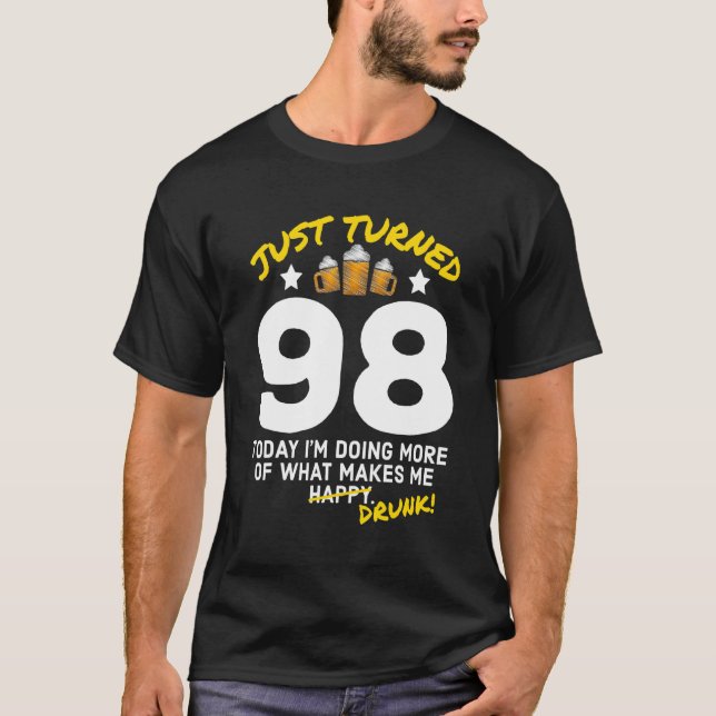 Camiseta Acabei de virar 98 Cerveja Bebendo 98º Bebado de a (Frente)