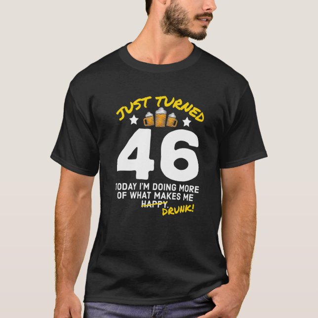 Camiseta Acabo de virar 46 cervejas Bebendo 46º Bebado de a (Frente)