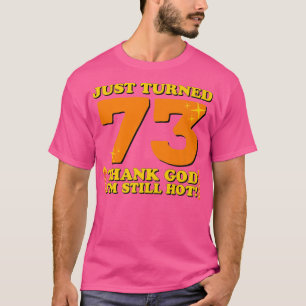 Camiseta Acabo De Virar 73 Obrigados Deus Ainda Estou Quent