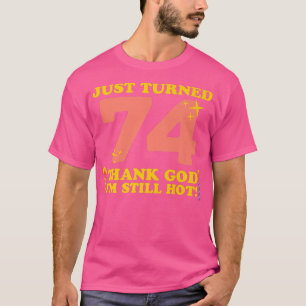 Camiseta Acabo de virar 74 Obrigado Deus. Ainda estou quent