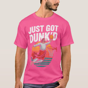 Camiseta Acabou De Pegar Jesus Derramando Batismo Jogando B