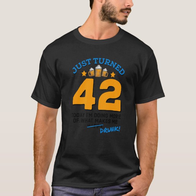Camiseta Acabou De Virar 42 Cerveja Bebendo 42º Bebado de a (Frente)