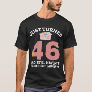 Camiseta Acabou de virar 46 Piada de lavanderia 46º anivers