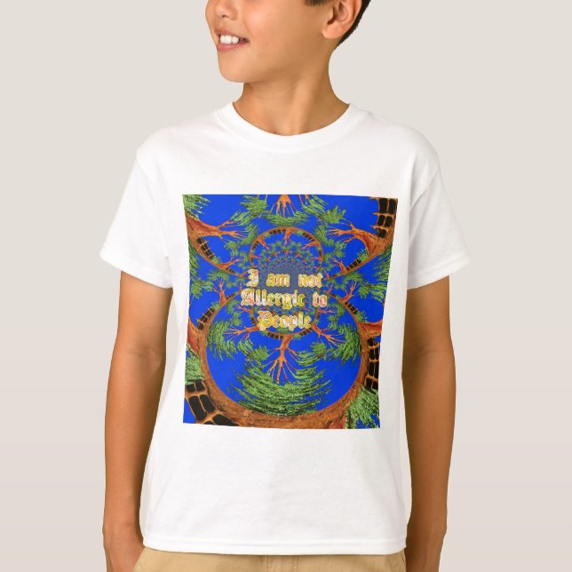 Camiseta Acacia Alchemy: Eu não sou alérgico à arte Pessoas (Frente)