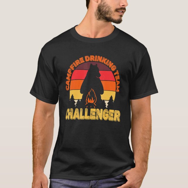 Camiseta Acampadores Fogueira Equipe Desafiadora de Bebidas (Frente)