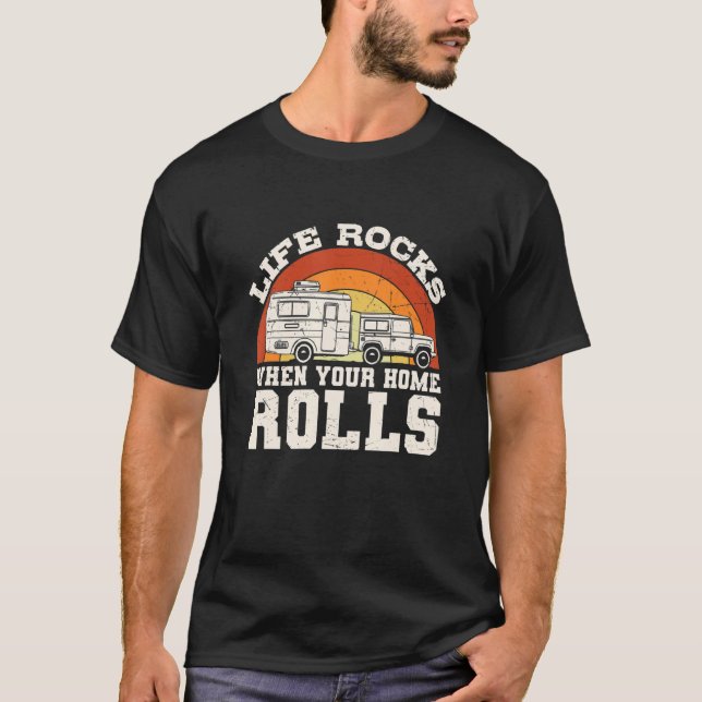 Camiseta Acampamento da Vida Rocha Quando Sua Casa Rola Cam (Frente)