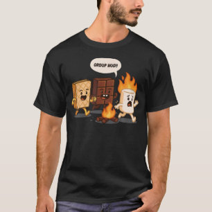 Camiseta Acampamento de Abraço em Grupo Marshmallow Fogueir