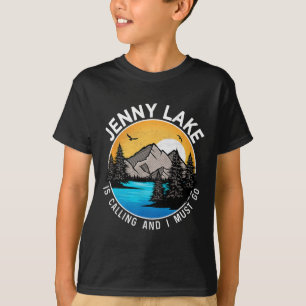 Camiseta Acampamento de Barcos de pesca - Lago Jenny Lakevi