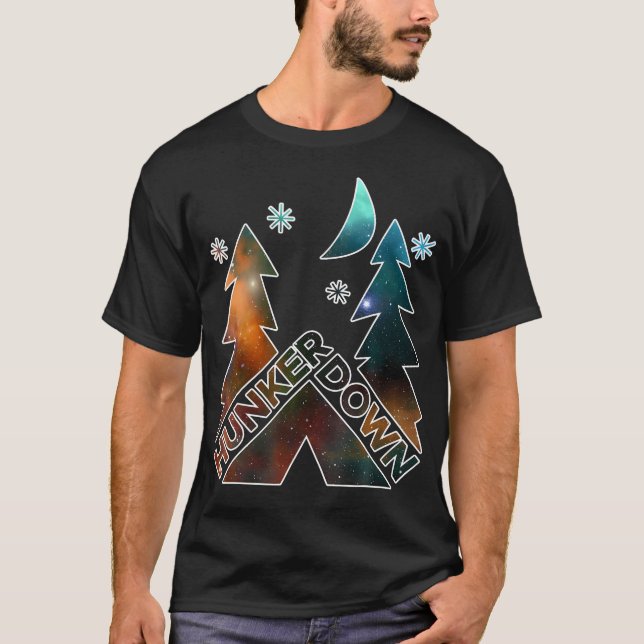 Camiseta Acampamento de Itinerância de Hunker Down (Frente)