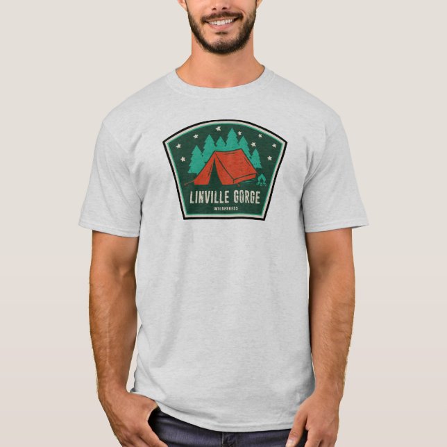 Camiseta Acampamento de Linville Gorge Wilderness na Caroli (Frente)