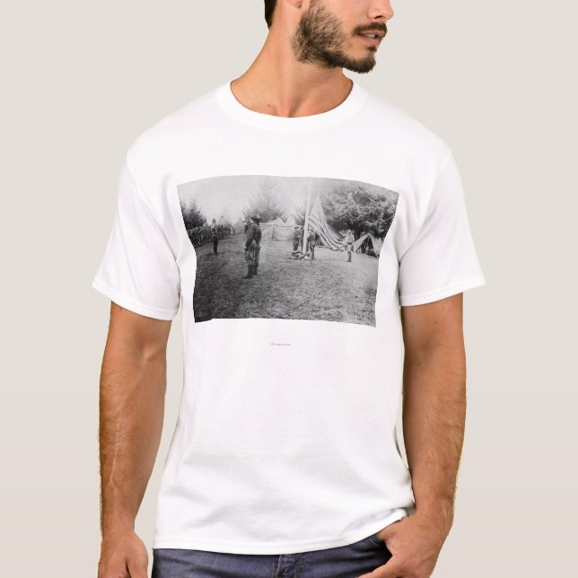 Camiseta Acampamento Lewis, WA - soldados que tomam abaixo (Frente)